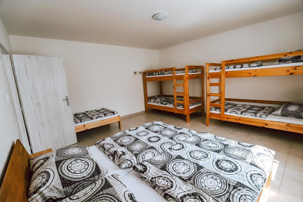 Chaty A Apartmany Hracholusky Kemp Kosatka Pnovany Exterior foto
