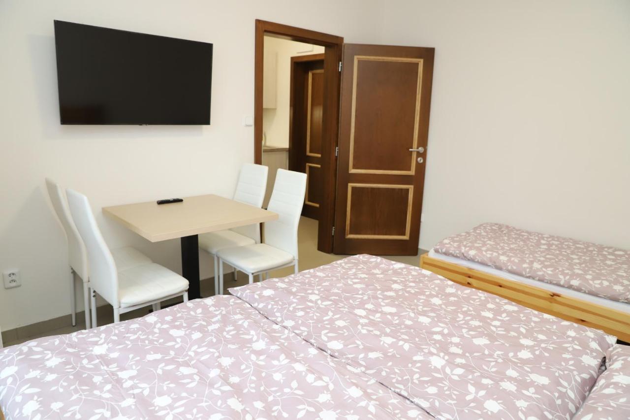Chaty A Apartmany Hracholusky Kemp Kosatka Pnovany Exterior foto
